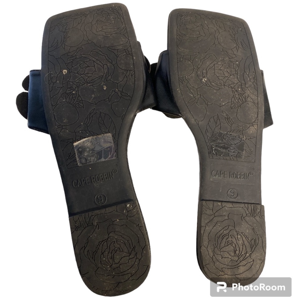 Cape Robbin Slides. Size 9 - Picture 3 of 3